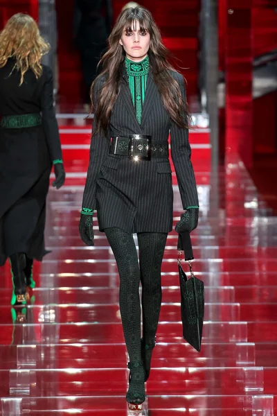 Look 3